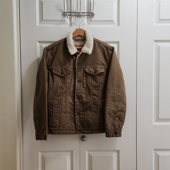 Levi's Jackets & Blazers - Levi’s Women’s Khaki Sherpa Lining Trucker Jacket Size Large